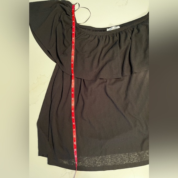 On or off shoulder flowy top - Picture 3 of 7